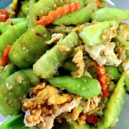 แตงกวาผัดไข่