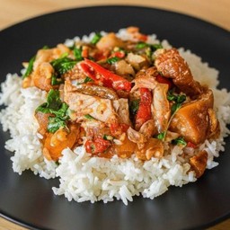 ข้าวผัดกระเพราขาหมู