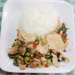 ข้าวกระเพราหมูชิ้น