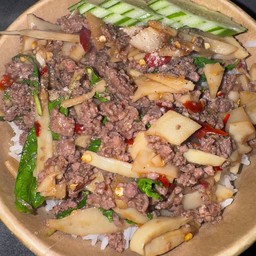 กะเพราเนื้อหน่อไม้ดอง(กับข้าว)