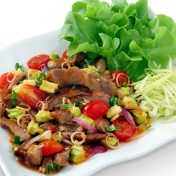 L ยำมะม่วงสดหมูย่าง