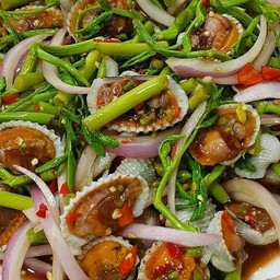 ยำกระเฉดหอยแครง