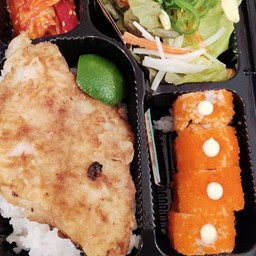 เซ็ตเบนโตะดอลลี่ย่าง+แคลิฟอเนียโรล