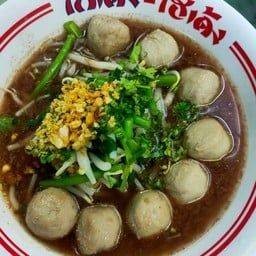 เกาเหลาลูกชิ้นหมูน้ำตก