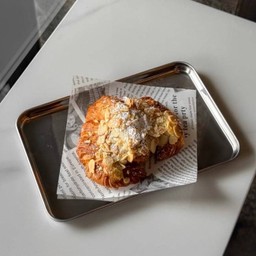 Almond Crossiant