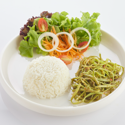 L ข้าวราด ผักบุ้งผัดซอสกะปิ