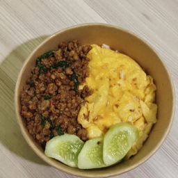 กะเพราเดือดไข่ข้น