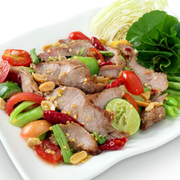 L ตำคะน้าหมูย่าง