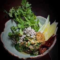 ผัดผักหวานแหนมสันคอหมู (ใส่ไข่มดแดง)