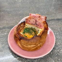 บันไข่เบค่อน bun egg&bacon