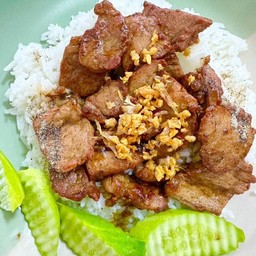 หมูกระเทียมราดข้าว