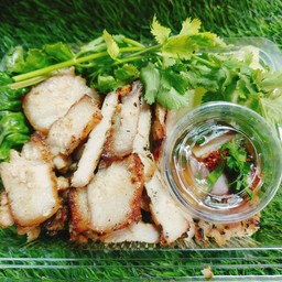 หมูย่างหมักสามเกลอ(น้ำจิ้มแจ่วมะขาม)