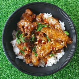 ข้าวกระเพราเนื้อย่าง