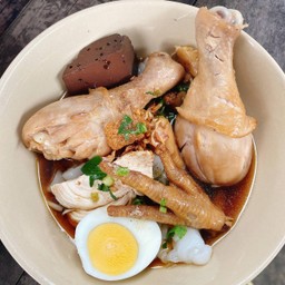 ก๋วยจั๊บรวมไก่น้ำข้นพิเศษ