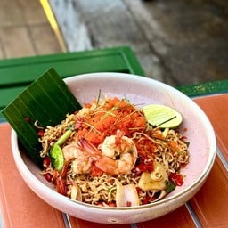 ผัดมาม่าซอสต้มยำไข่กุ้ง