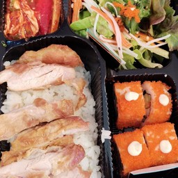 เซ็ตเบนโตะไก่ย่างเกลือ/อิ้ว+แคลิฟอเนียโรล