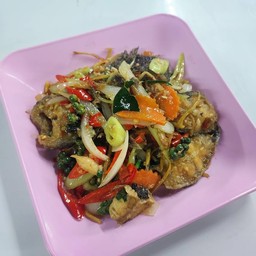 ผัดฉ่าปลาดุกราดข้าว