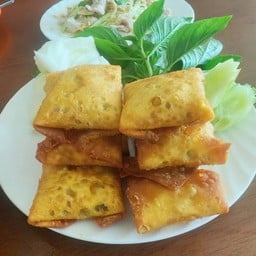 ลาบเกี๊ยวกรอบ