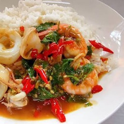 ข้าวผัดกระเพราทะเล