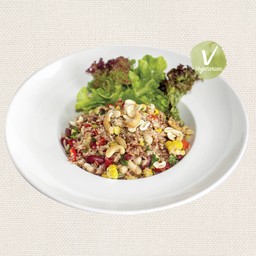 สลัดข้าวกล้องและถั่ว