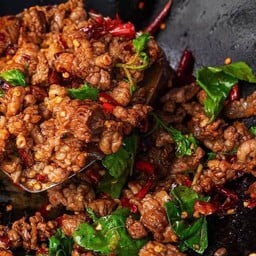 ข้าวกะเพราพริกแห้ง ซี่โครงxหมูสับ