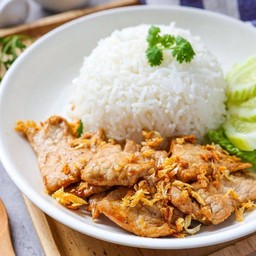 ข้าวหมูทอดกระเทียม