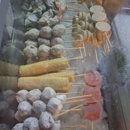 ลูกชิ้นทอด(เจ๊มาลี)