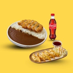 Curry Set 3 ข้าวแกงกะหรี่หมูสันนอกทอด + เกี๊ยวซ่า + Coke