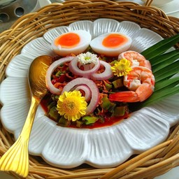 ยำถั่วพลูกุ้งสุก