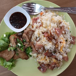 ข้าวผัดเบค่อน+คอหมูย่างจิ่มแจ่ว