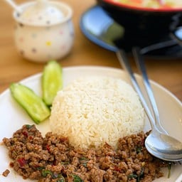 at the mountain ที่พัก คาเฟ่ และร้านอาหาร หุบป่าตาด อุทัยธานี