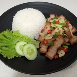 ข้าว หมูสามชั้นคั่วพริกเกลือ