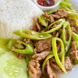 ข้าวผัดพริกหยวกหมู