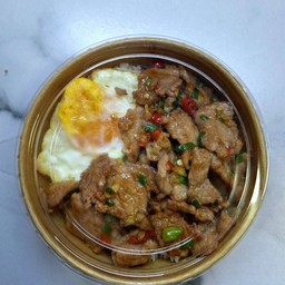 ข้าวหมูนุ่มคั่วพริกเกลือ+ไข่ดาว