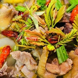 ต้มไก่บ้านใบมะขามอ่อน