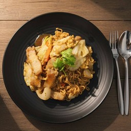 ผัดมาม่าใส่ไข่