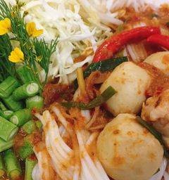 ขนมจีนน้ำยาป่า ชุดเล็ก(ใส่ลูกชิ้นปลา+เอ็นข้อไก่)