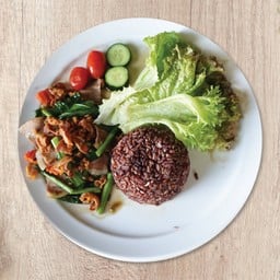 ข้าวคะน้าออร์แกนิค เบคอนกรอบ