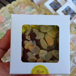 บราวนี่อัลมอนด์สไลด์แผ่นบางช้นใหญ่