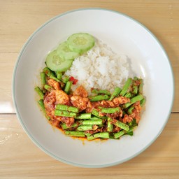 ผัดพริกแกงถั่วหมู ราดข้่าว
