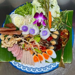 ส้มตำถาด