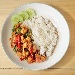 ข้าวคอหมูทอดผัดกะเพรา