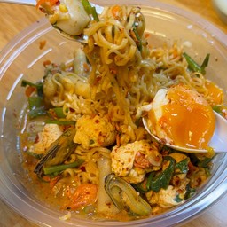 ยำมาม่าน้ำ+ไข่ พิเศษ