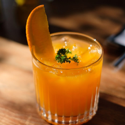 น้ำส้มคั้นสด 100% (Fresh Orange Juice)