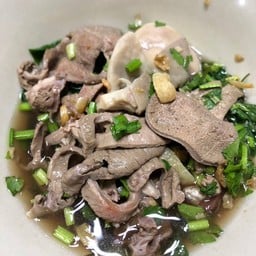 หมวยเล็กข้าวมันไก่ เกาเหลาเลือดหมู สาขากังสดาล หมวยเล็กข้าวมันไก่ตลาดตองแปด