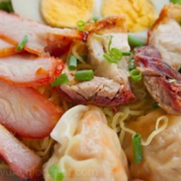 KG03.21 บะหมี่เกี๊ยวหมูกรอบ 50 กรัม /รวมเส้นหมี่เหลืองสดและเกี๊ยว แล้ว