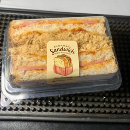 แซนวิชพริกเผาหมูหยองโบโลน่า