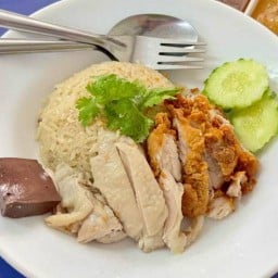 ชายสี่บะหมี่ไก่ ข้าวมันไก่ สายล่าง หน้าเซเว่นสายล่าง