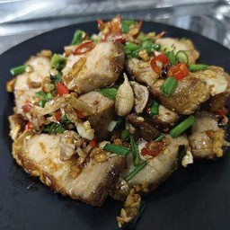 หมูกรอบคั่วพริกเกลือ