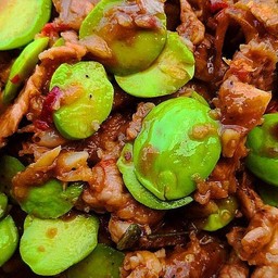 หมูสับผัดสะตอกะปิ